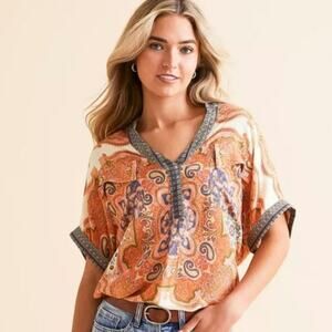 Daytrip Paisley notched v-neck oversized short sleeve shirt woman's size large